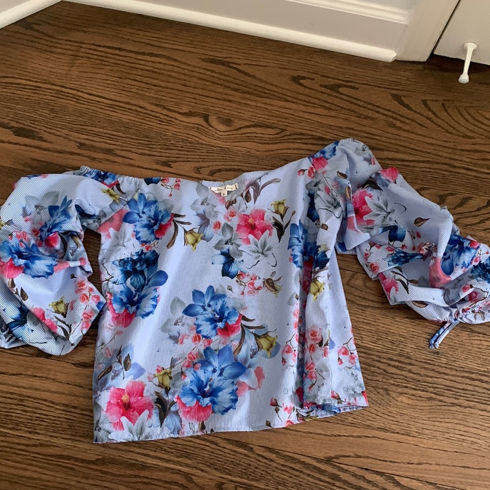 Willow & Clay puff sleeve top